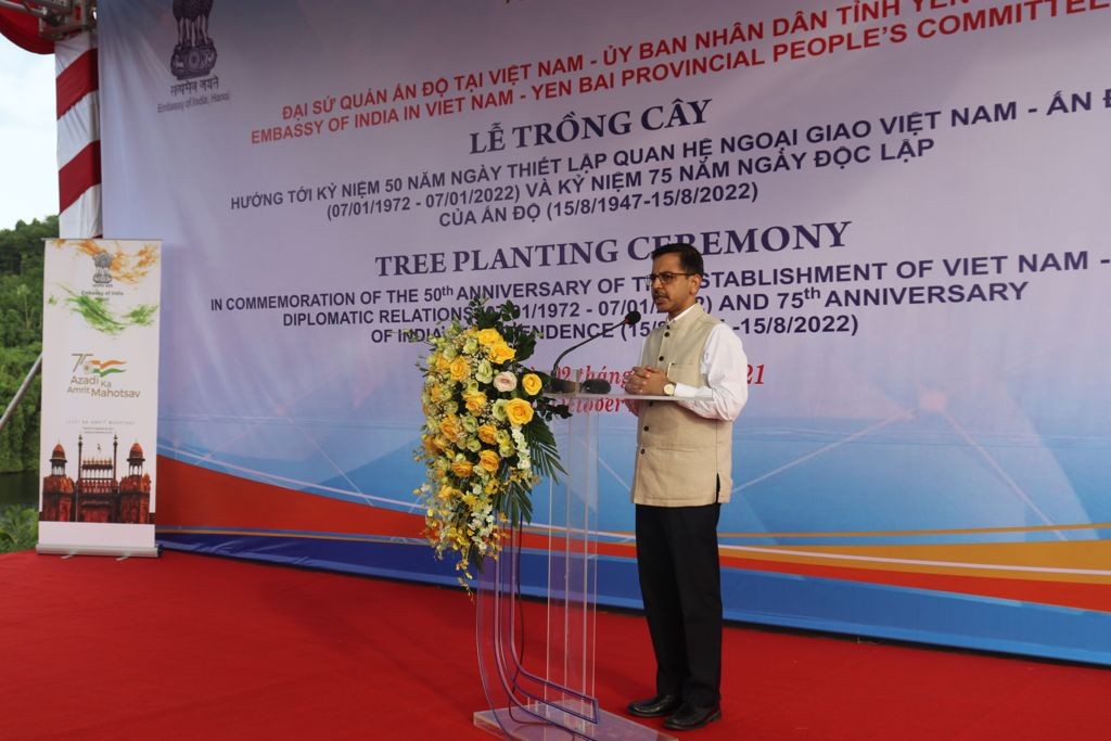 Trees planted in northern province to mark Vietnam - India diplomatic relationship
